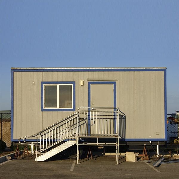 there are specific requirements and regulations for setting up mobile office trailer rentals on a construction site, such as permits and zoning laws